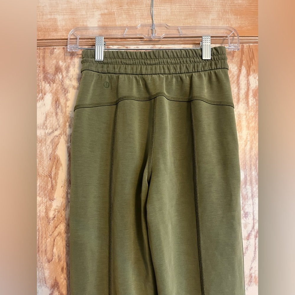 Lululemon Softstreme High-Rise Pant *Regular
Army Green - 0 - Picture 6 of 7